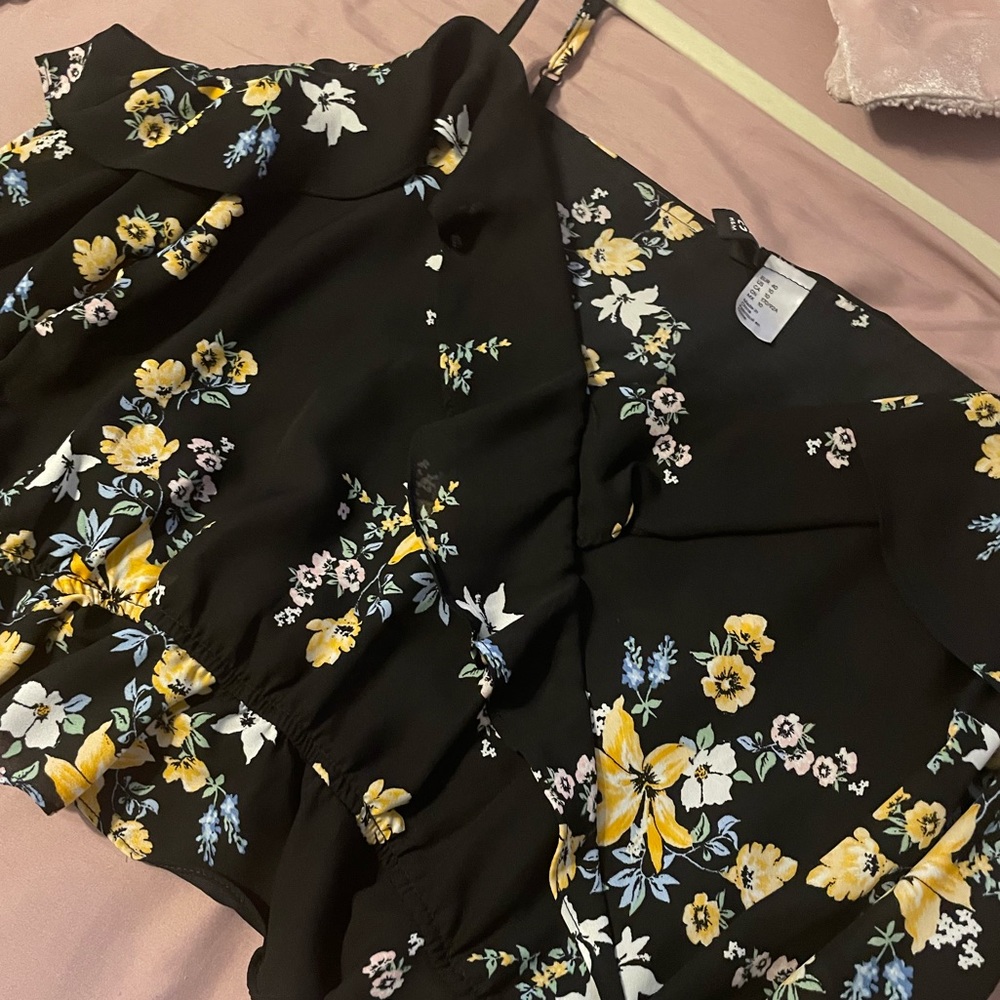 H&M Floral Ruffle Shirt - Picture 2 of 7